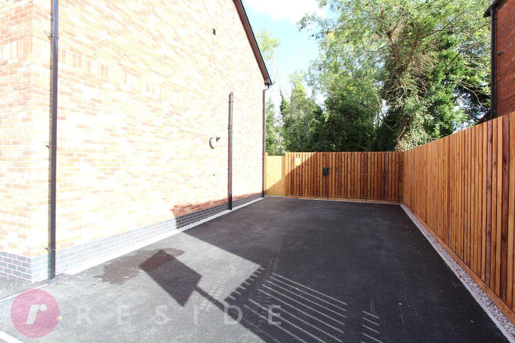 House in Rochdale, Lower Place - View 5