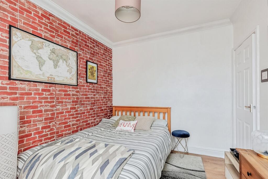 House in Kettering, Avondale - More