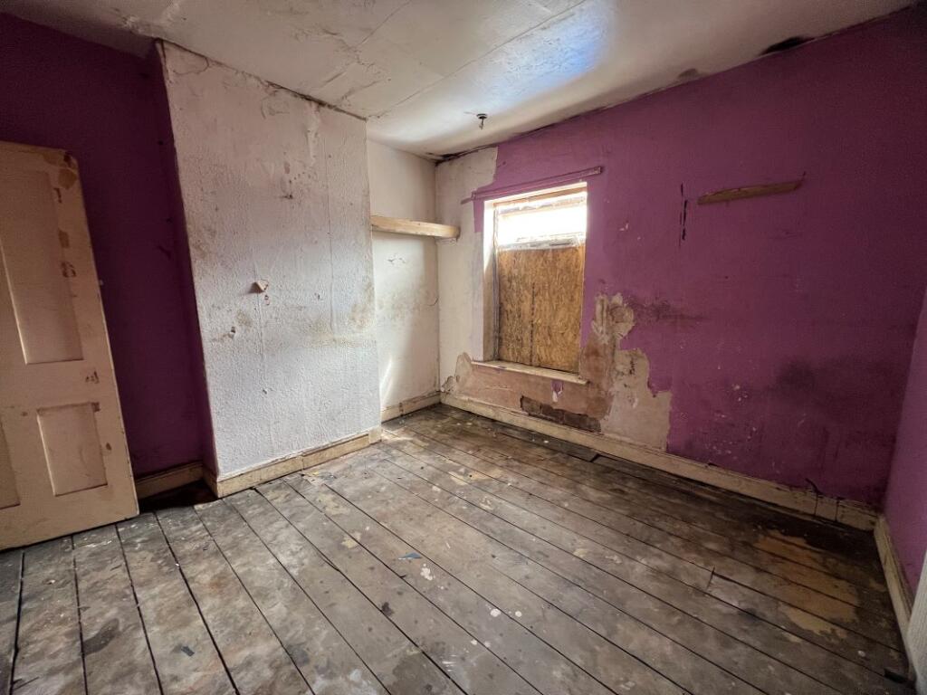 House in Stoke-on-Trent - More