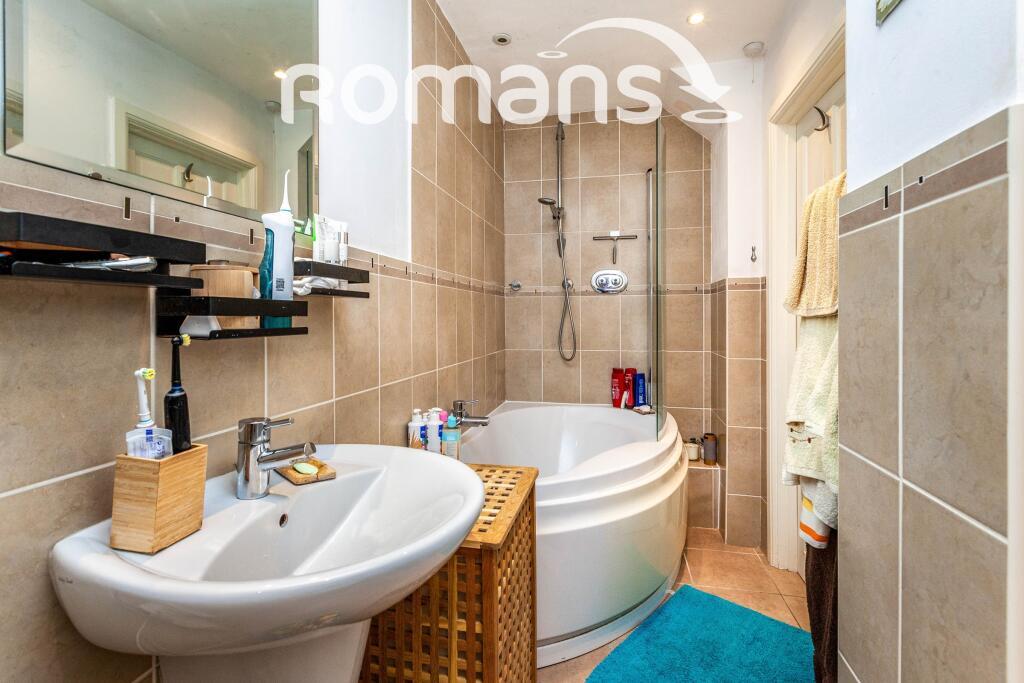Apartment in Slough - View 5