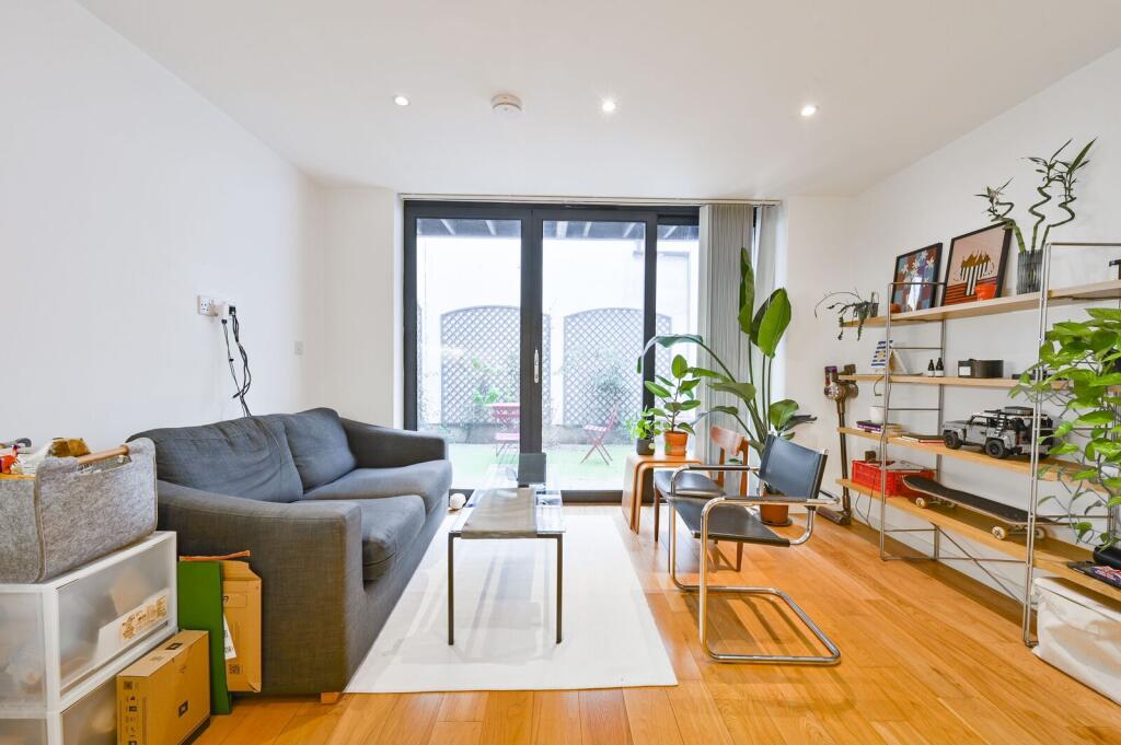 Apartment in London - More