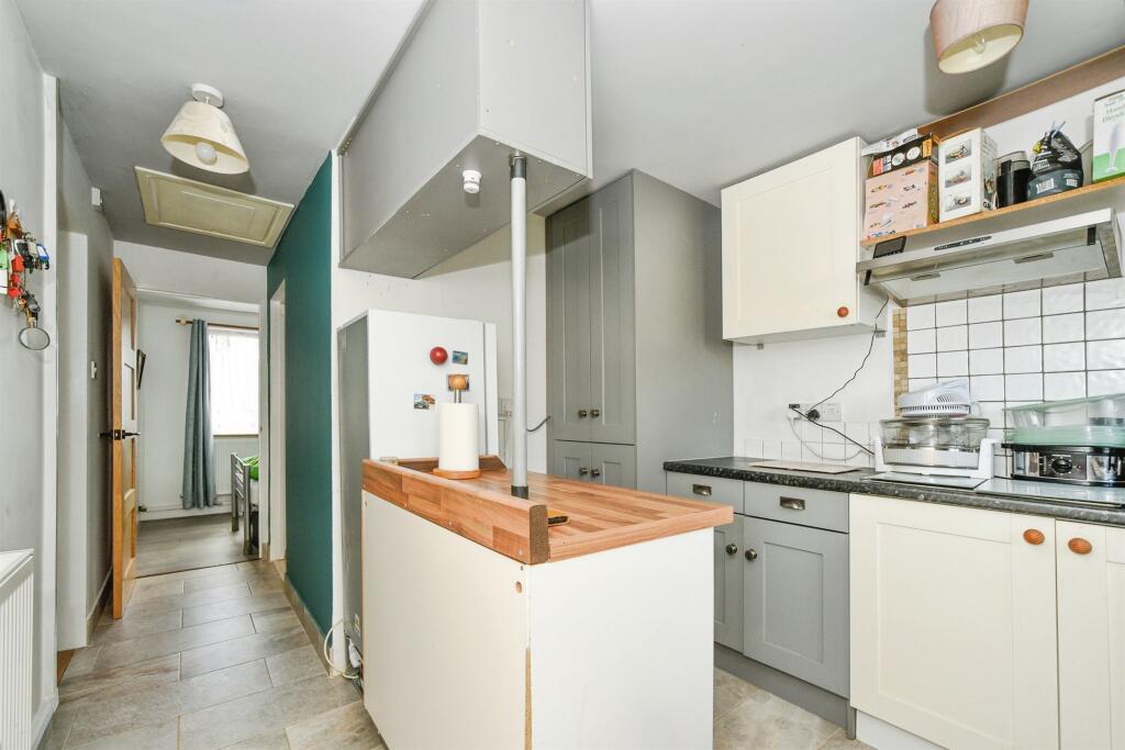 Cherry Tree Court, Calne photo 4