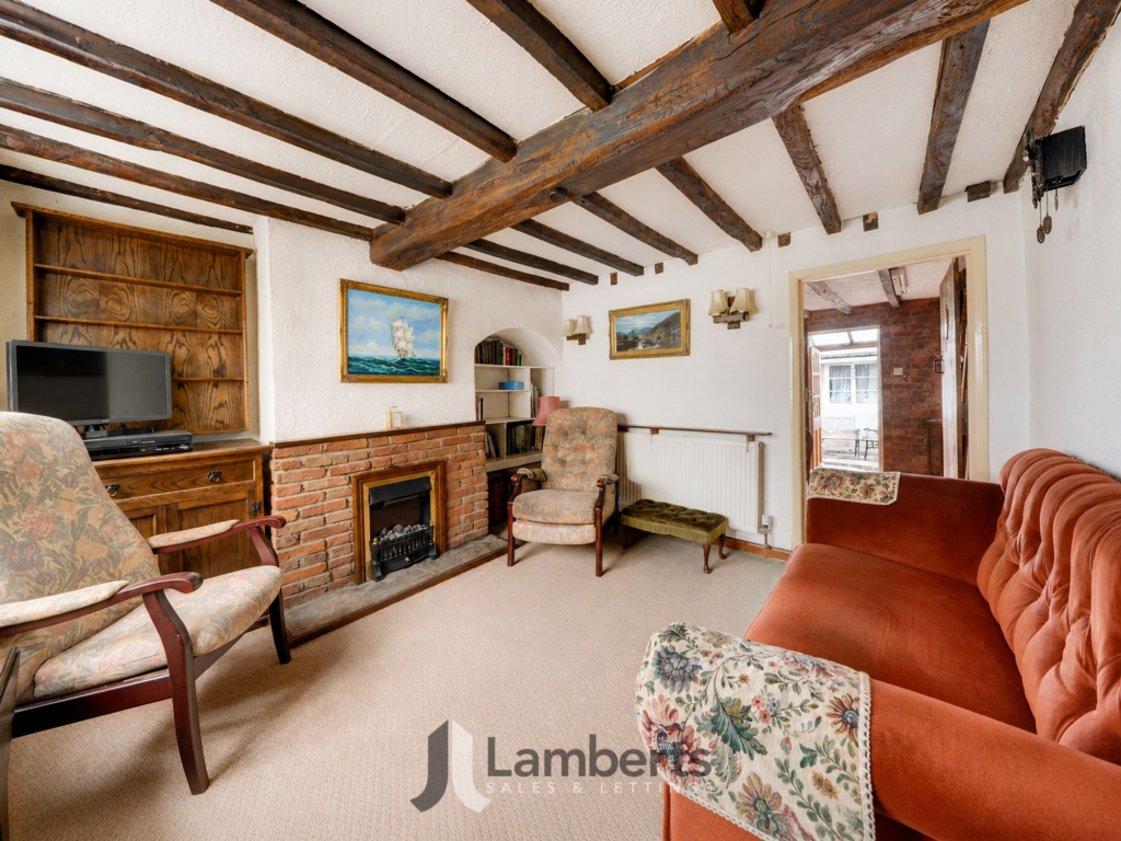 House in Studley - More
