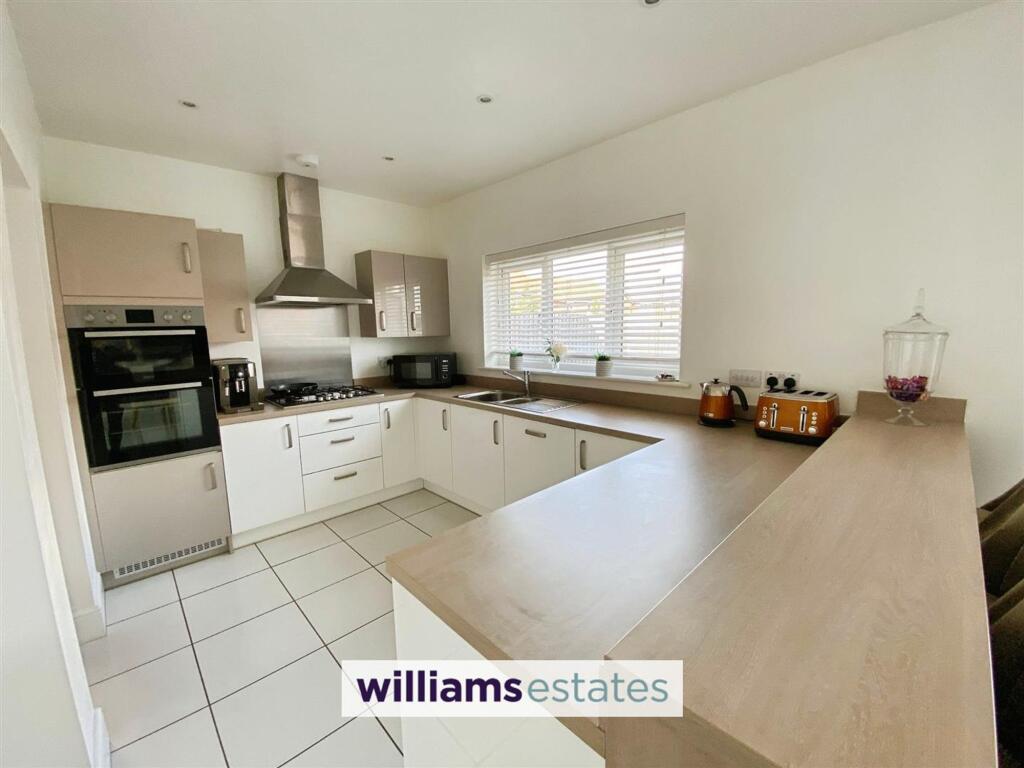 Old Hall Road, Hawarden, CH5 photo 4