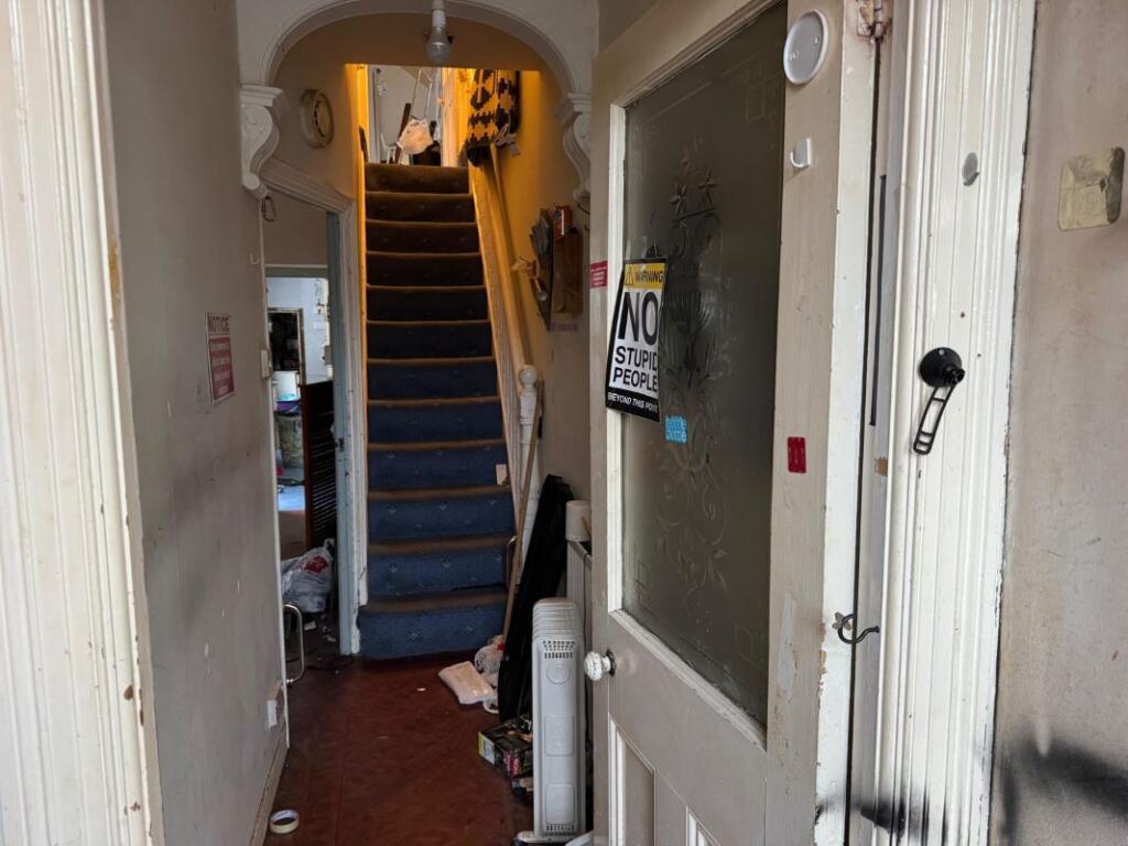 11 Heol Y Nant, Clydach, Swansea, Swansea, SA6 5HB photo 3