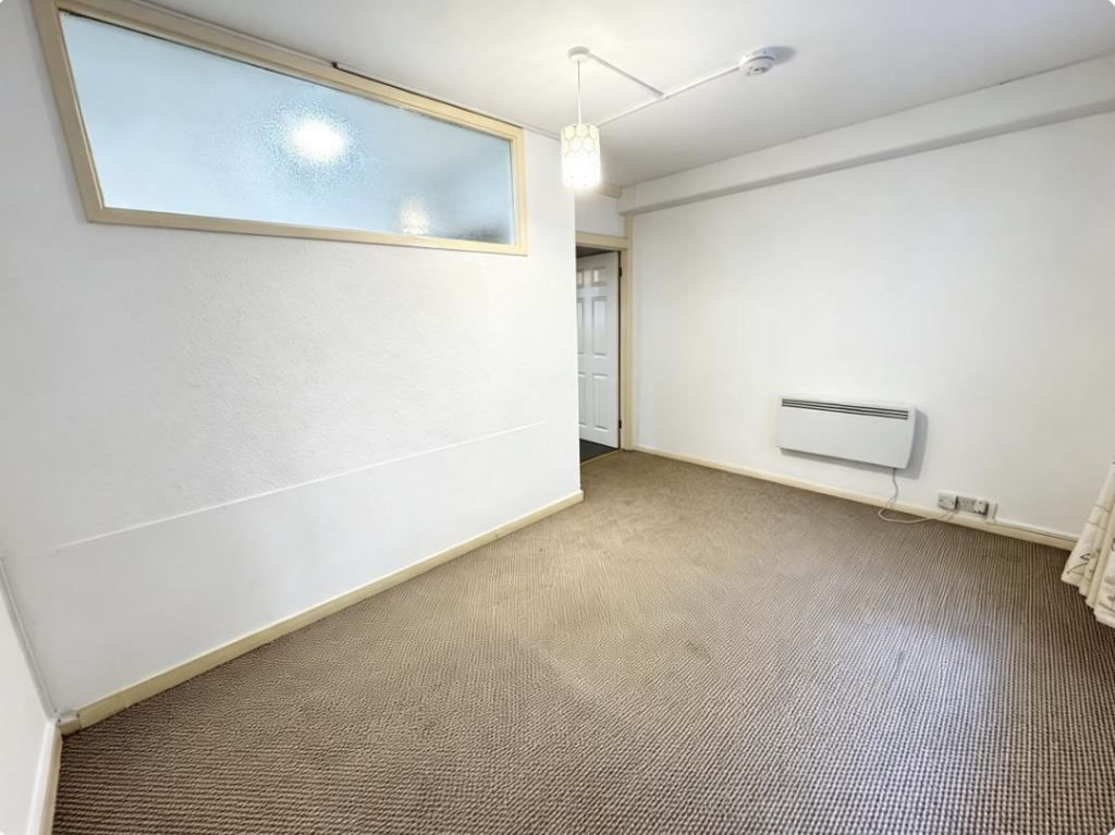 Apartment in Dunstable, Central Bedfordshire - View 3