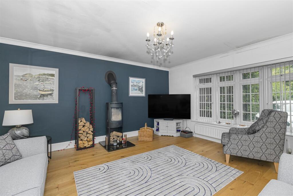 Badminton Road, Coalpit Heath, BRISTOL photo 4