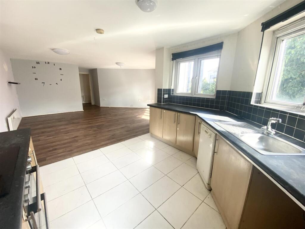 Apartment in Enfield - View 5
