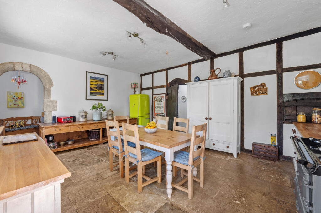 Weycroft, Axminster photo 4