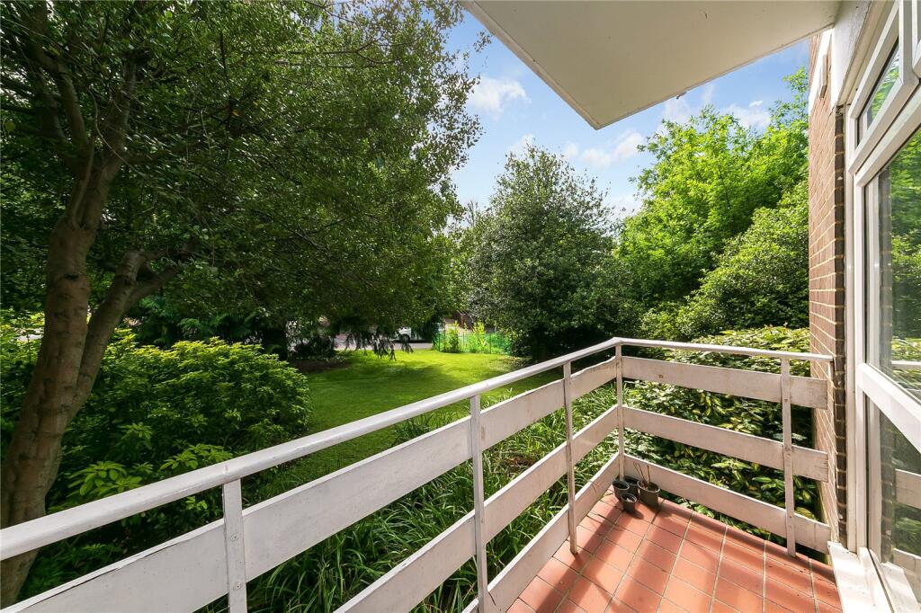 Apartment in London, Royal Borough of Kingston upon Thames - View 3