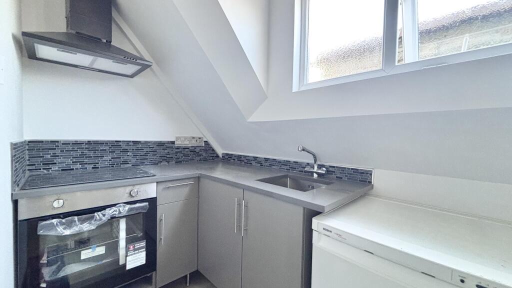 Apartment in Westcliff-on-Sea, Milton, Prittlewell - View 4