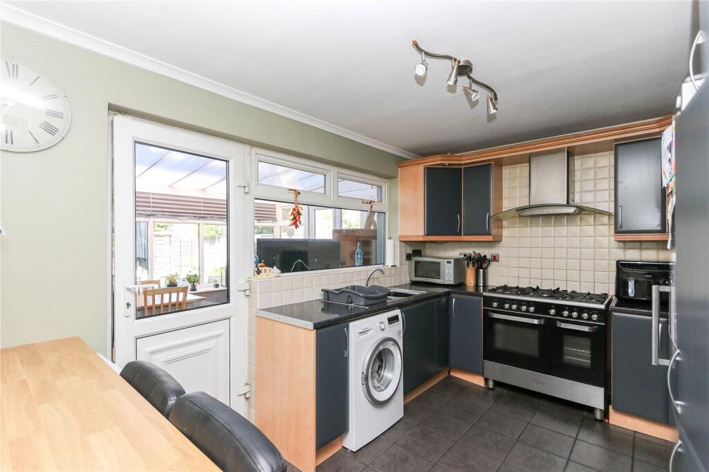 Longfield Avenue, Heald Green, Stockport, Greater Manchester, SK8 photo 4