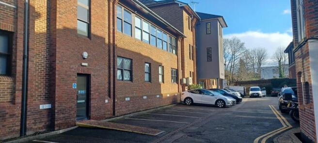 Hays House Guildford 5k sq ft offices with parking central Guildford Vail Williams 1.jpg