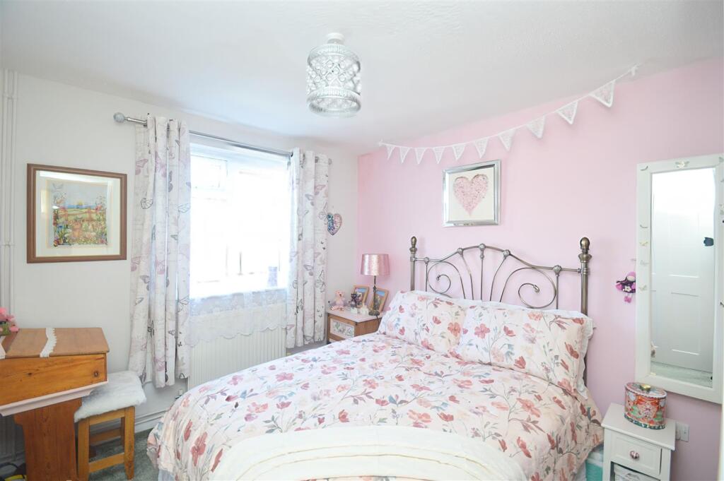 House in Newport, Gunville - View 4