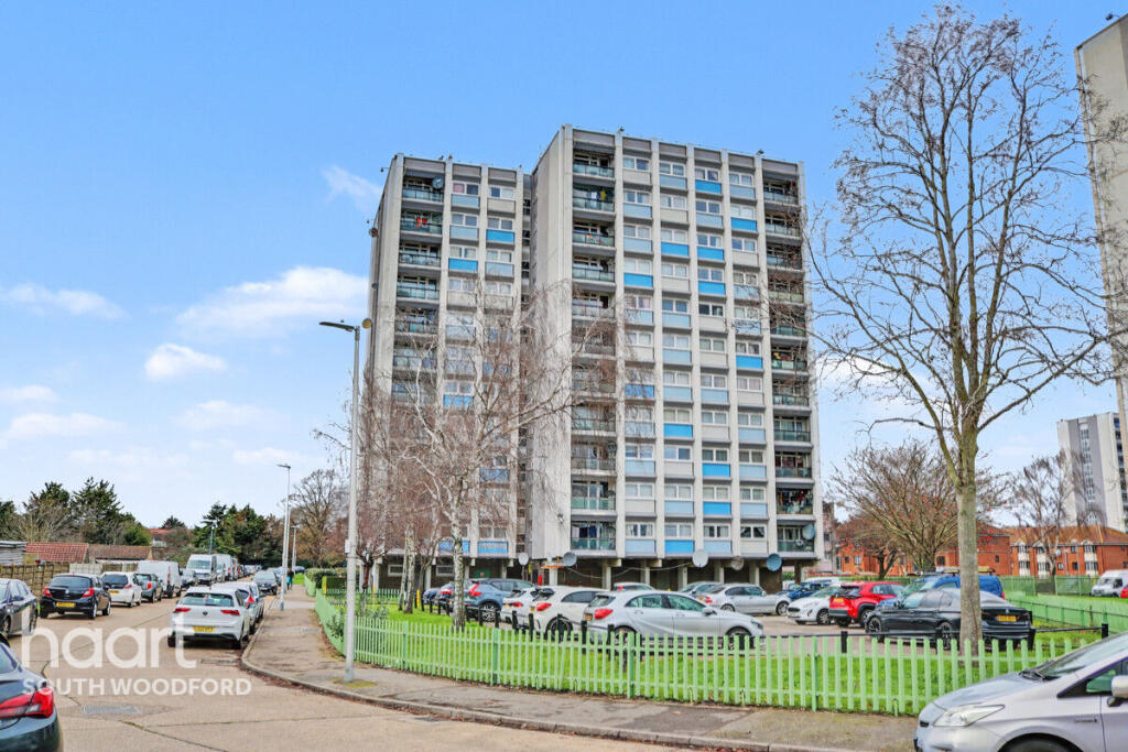 Navestock Crescent, Woodford Green photo 2