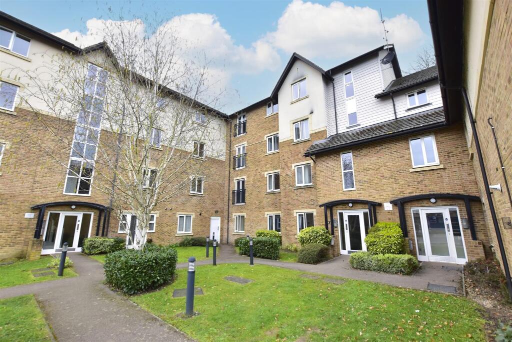 Main image of property: High Street, Berkhamsted