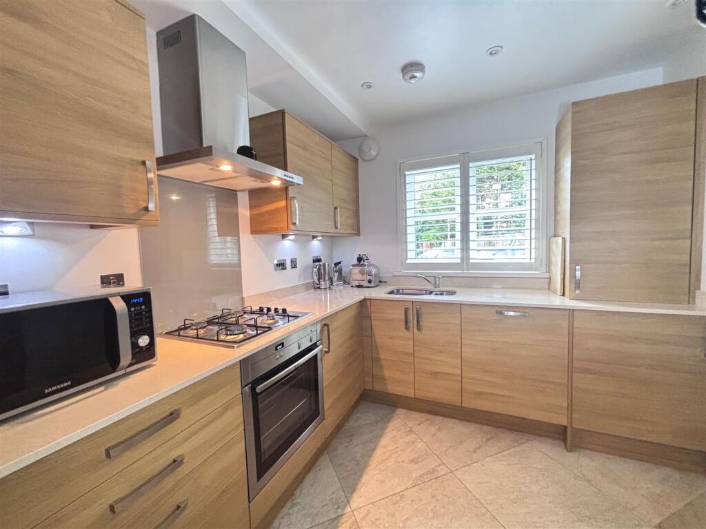 House in Horsham, New Town - View 5