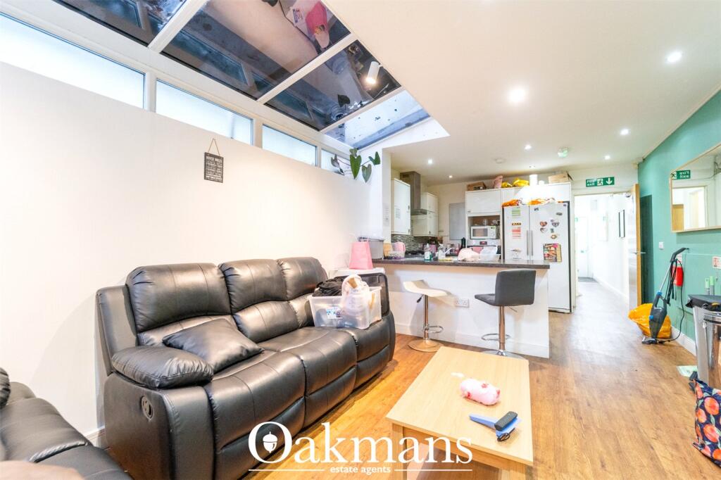 6 bedroom house for rent