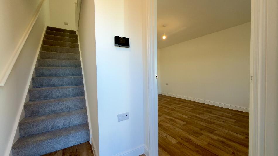 House in Luton - View 4