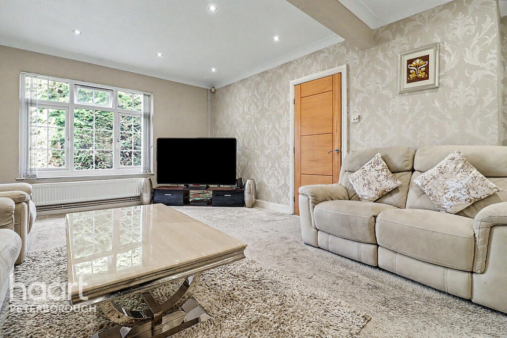 Upton Close, Peterborough photo 5