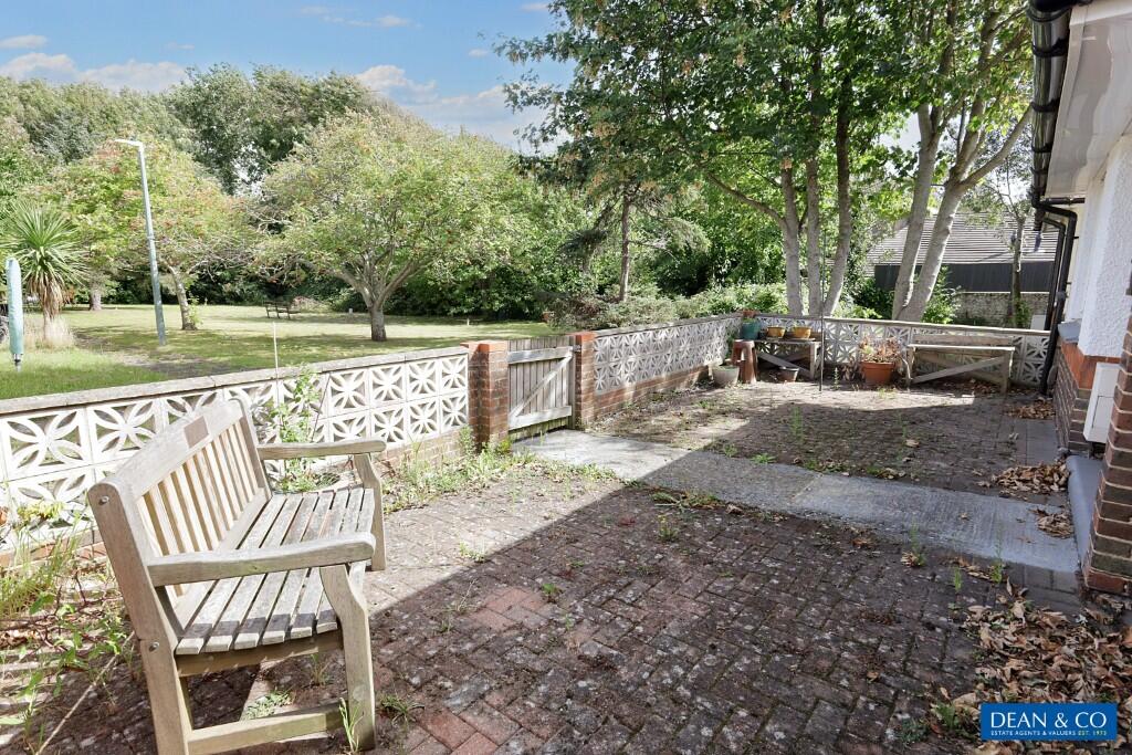 Vale Gardens, BN41 photo 2