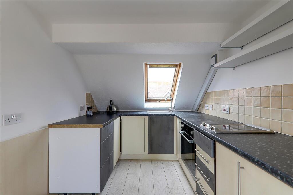 Apartment in Brighton - View 3