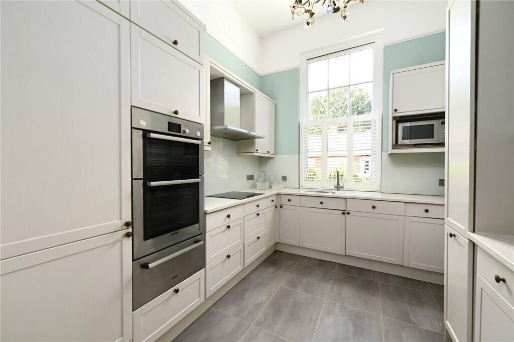 House in Hart, Winchfield - View 4