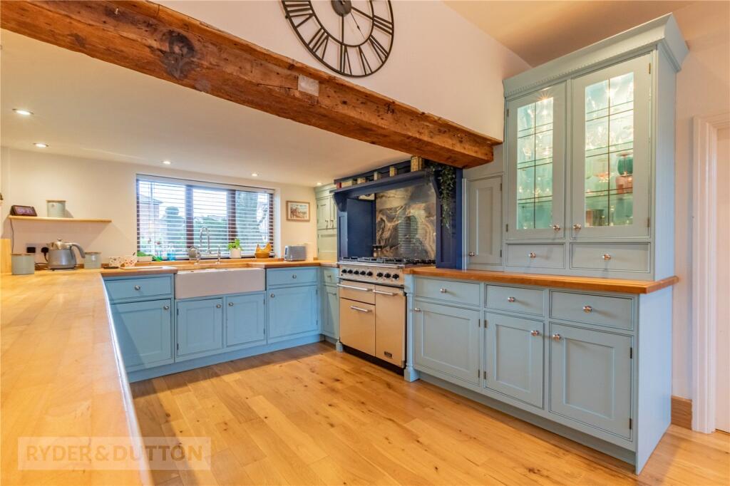 3-bed detached on Newmarket Road, Ashton-under-Lyne, Greater Manchester, OL7, £575,000