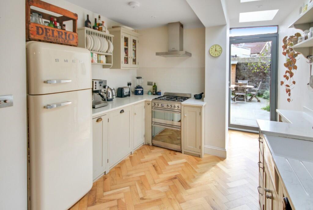 Queens Road, East Grinstead, West Sussex, RH19 photo 3