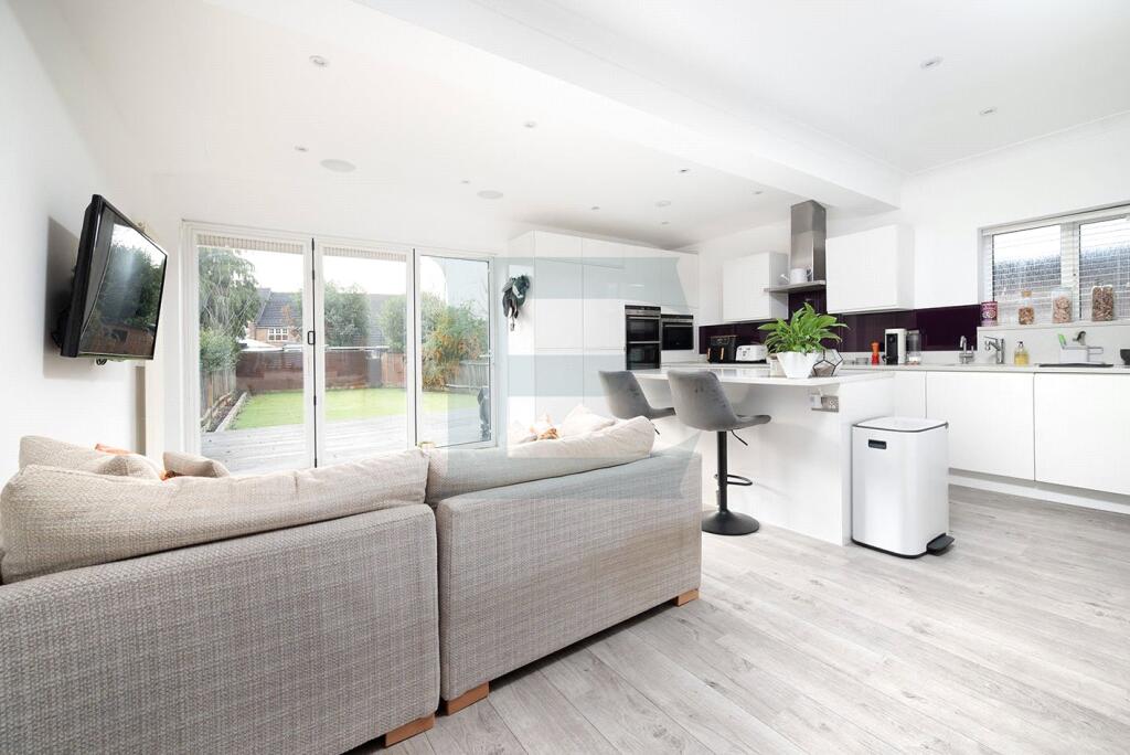 Bunns Lane, Mill Hill, London, NW7 photo 2