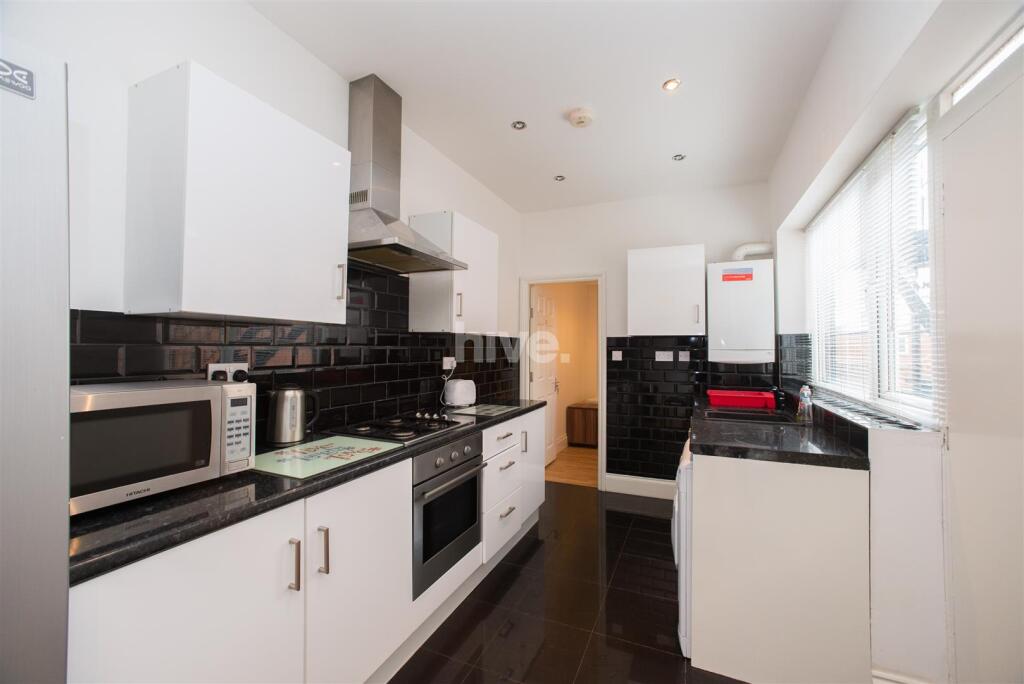 3 bedroom flat for rent