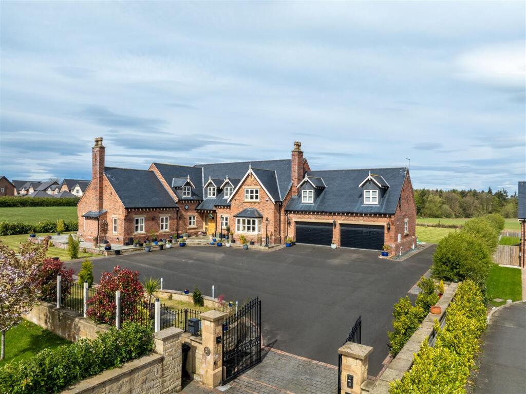 5-bed detached on The Avenue, Medburn, NE20, £1,425,000