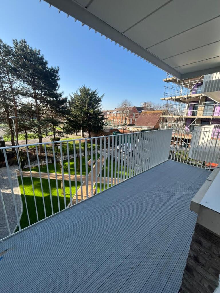 Apartment in Southall - View 5