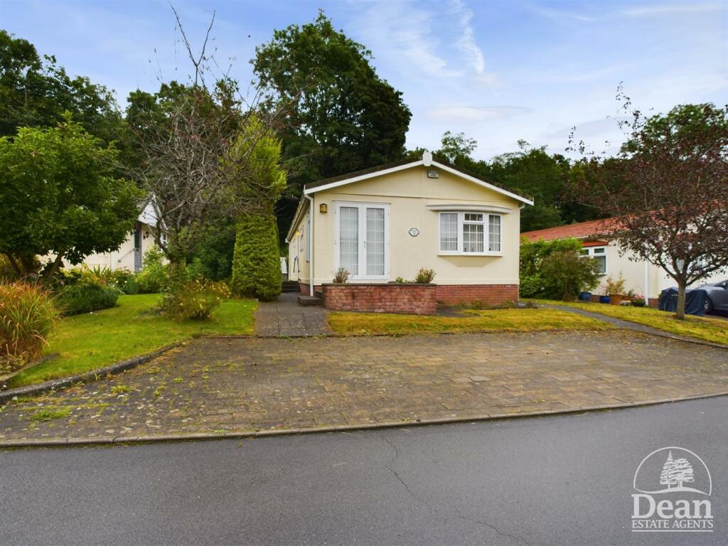 2-bed caravan on Clanna, Alvington, £140,000