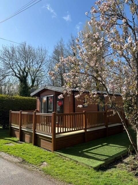 2-bed caravan on Willerby Brookwood 2022, Rawcliffe Hall Holiday Park, Wyreside,  Out Rawcliffe, Lancashire, PR3 6TQ, £54,995