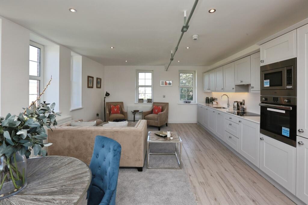 Apartment in Gosport, Hampshire - View 2