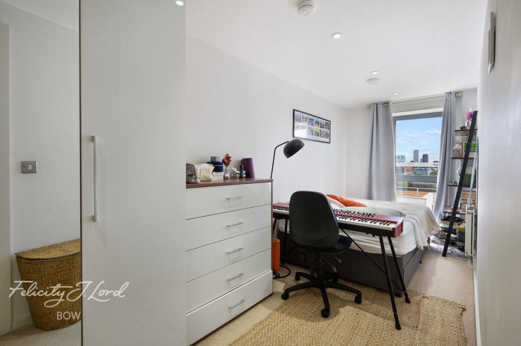 2-bed flat on Vernon Road, London, £375,000