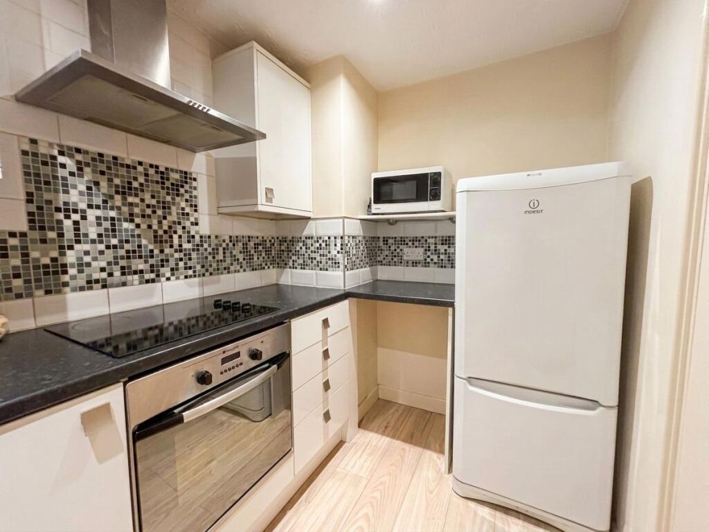 Apartment in Salford, Little Bolton - View 3