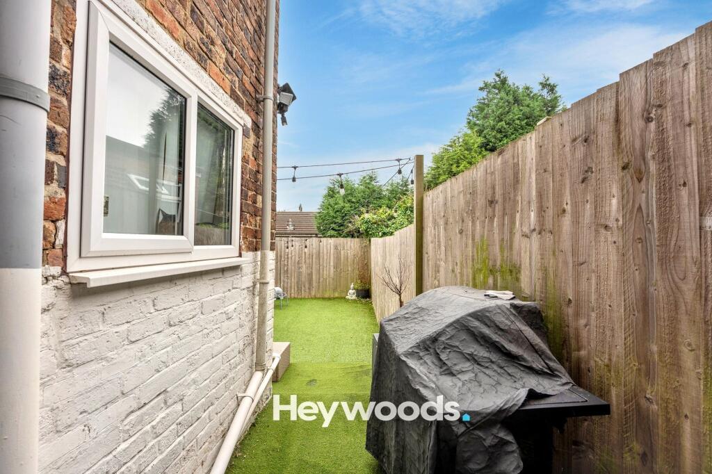 House in Stoke-on-Trent - View 4