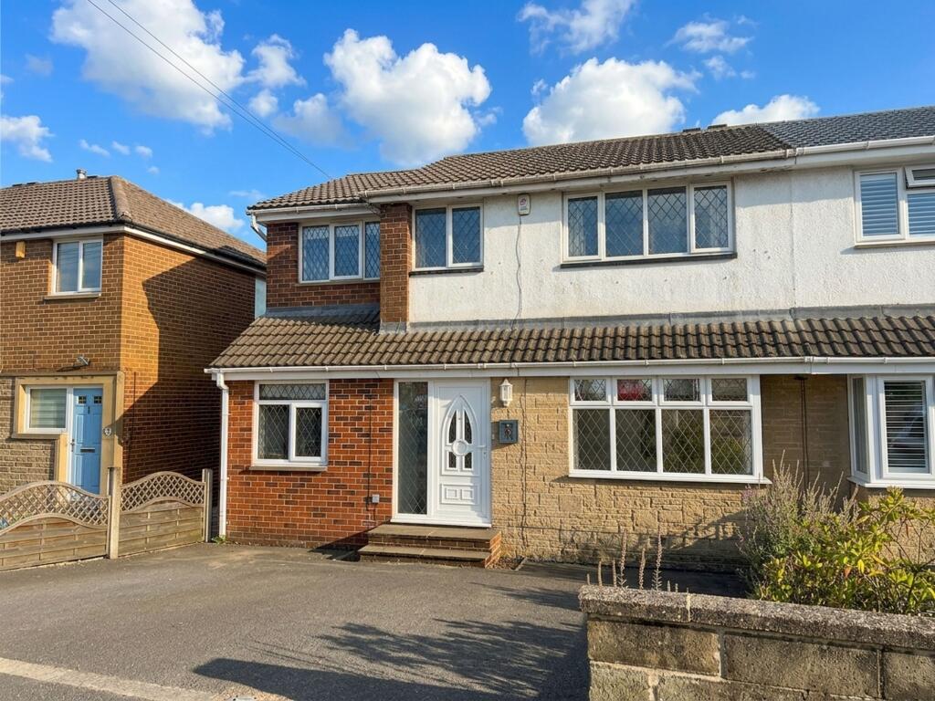 4-bed semi-detached on Meadow Park, Huddersfield, HD5, £300,000