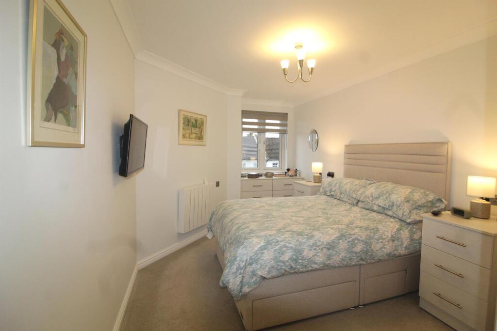 Apartment in Enfield - View 3
