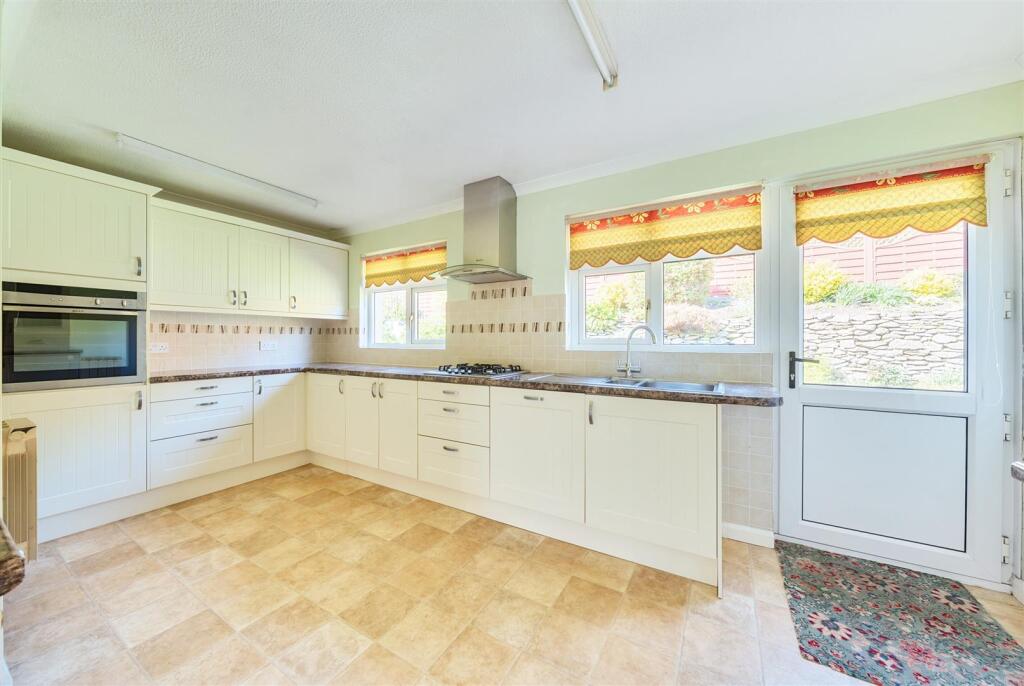 Buzzacott Close, Combe Martin, Ilfracombe photo 4