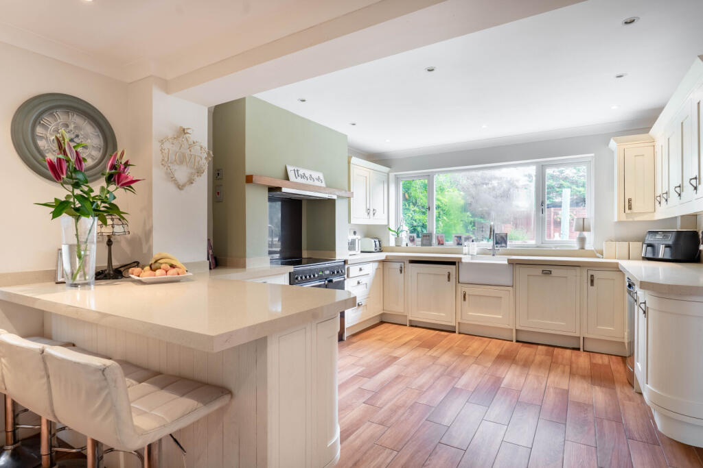 Gilders, Sawbridgeworth, Hertfordshire, CM21 photo 2