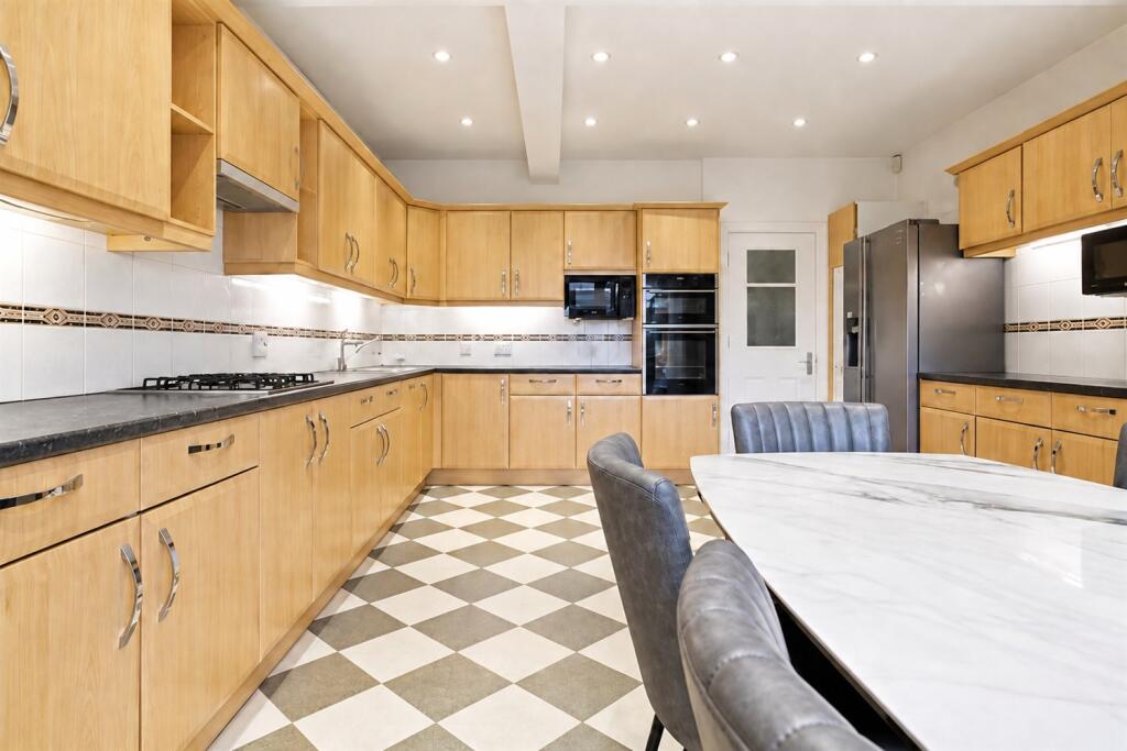 House in London - View 2