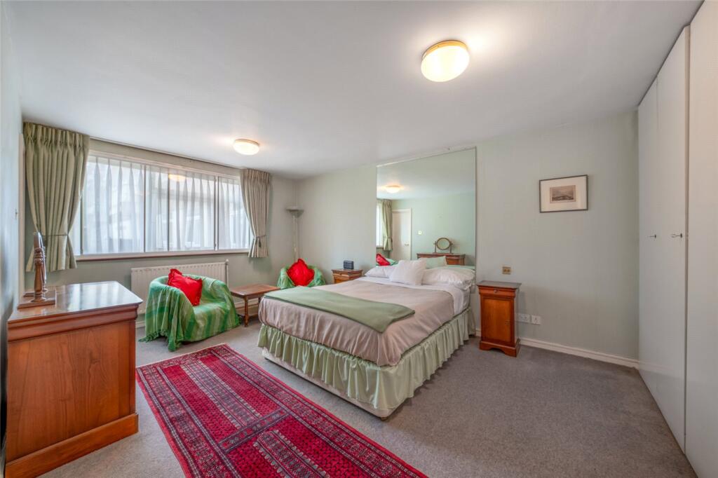 Apartment in London - More