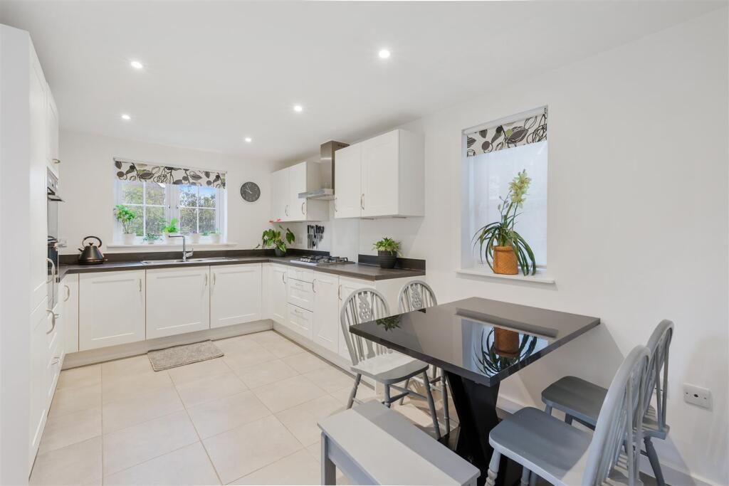 Main image of property: Woodlands Close, Merstham, RH1 3FU