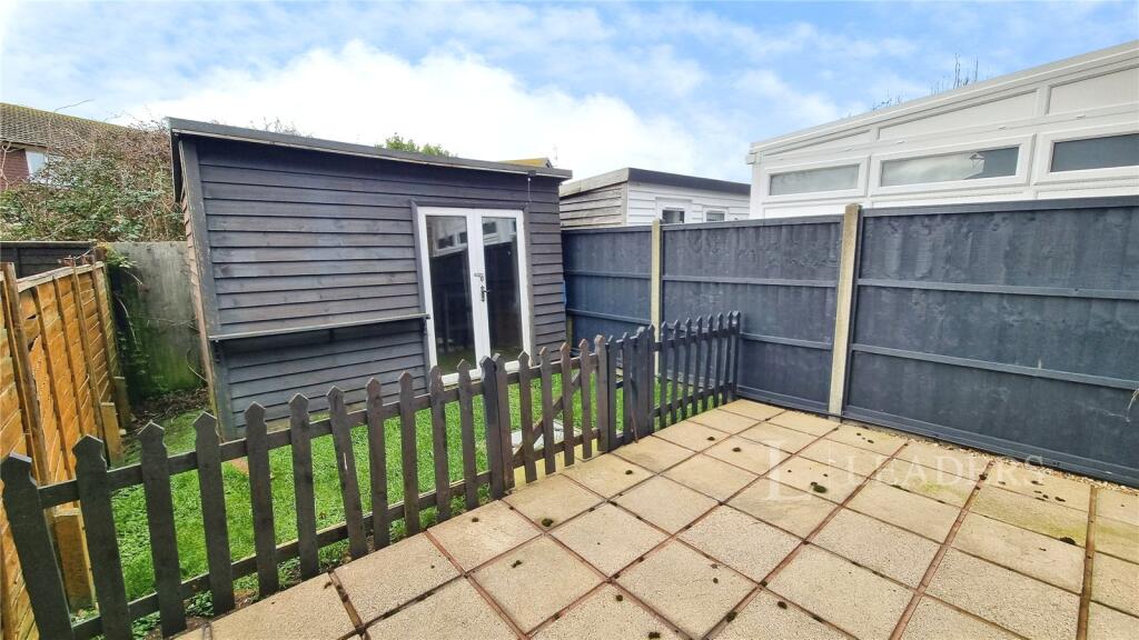11, Moorhen Way, Bognor Regis, West Sussex photo 2