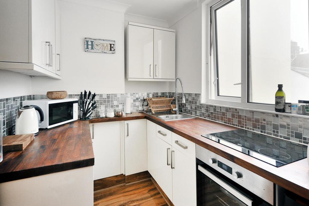 Apartment in Worthing, West Worthing - View 2