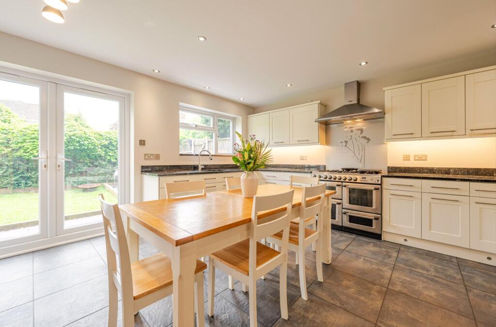 Meadow Close, Leamington Spa, Warwickshire, CV32 photo 3
