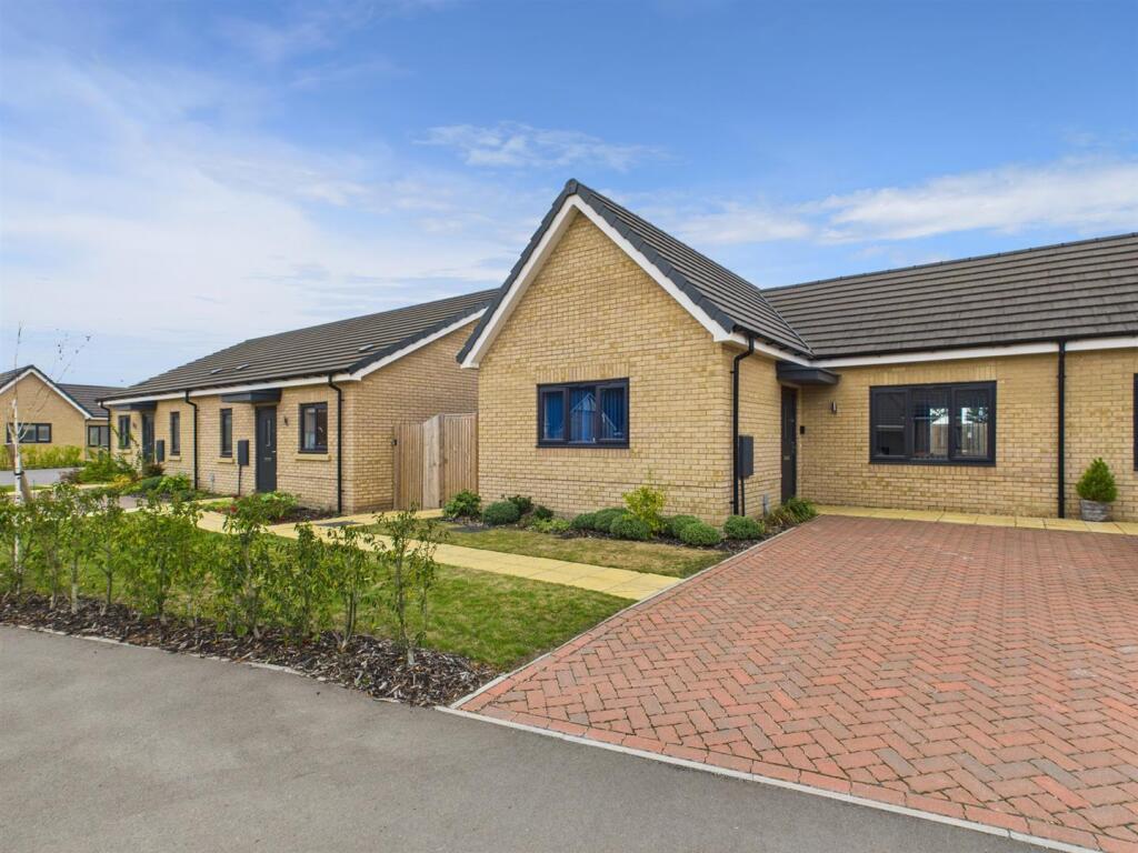 1-bed semi-detached on 10 Hotchkin Gardens, Woodhall Spa, £225,000